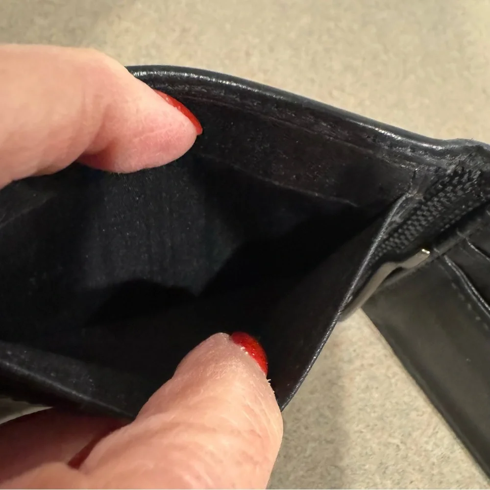 Tumi Delta Slim Single Leather Wallet With Contrast Red Stitching And Money Clip